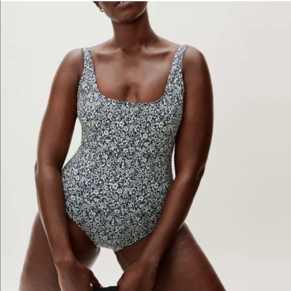 Everlane square neck one piece - size XS
